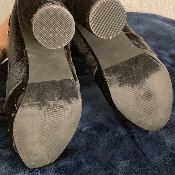 Catherine Malandrino velvet booties - Picture 5 of 7